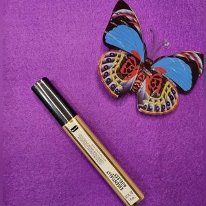 Hidrating serum concealer.   Corrector serum hidratante